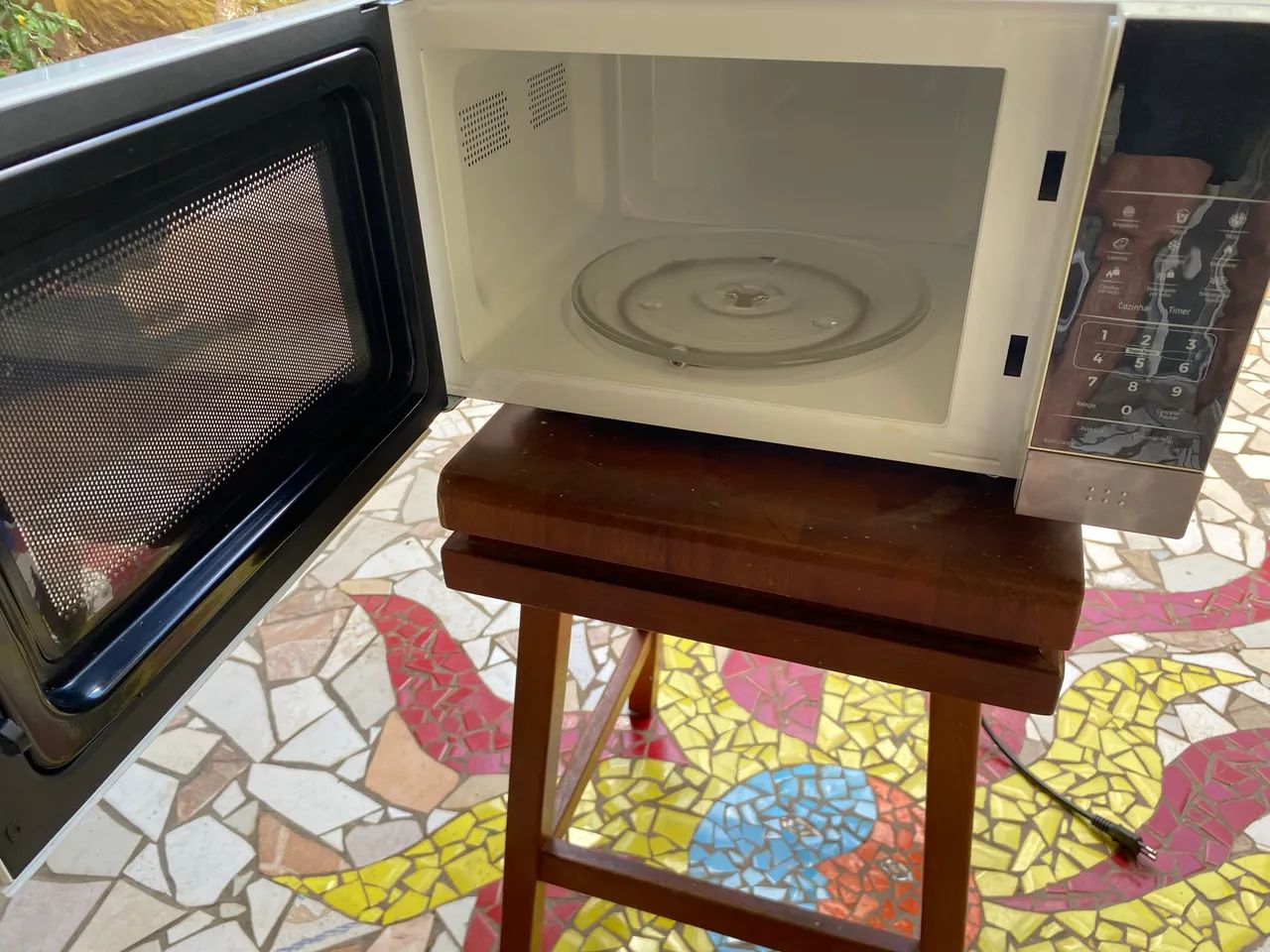MICROONDAS BRITÂNIA 28L ESPELHADO