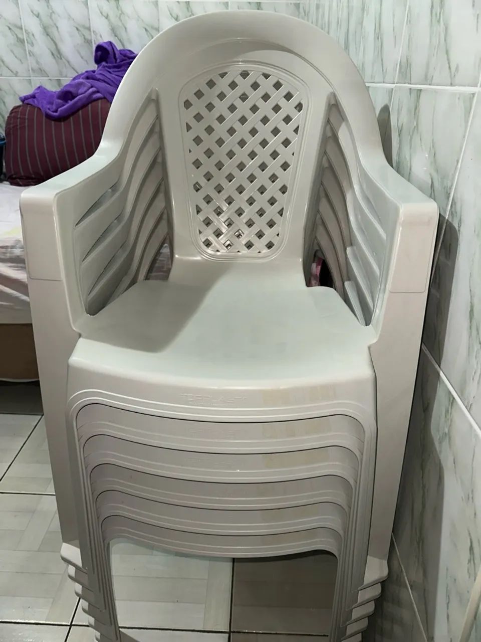Cadeiras de plástico