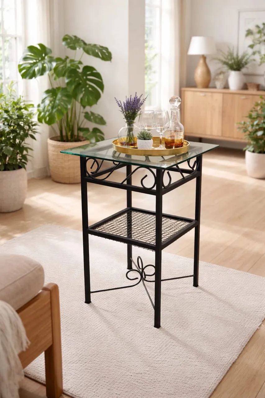 Mesa tipo criado mudo ferro trabalhado 