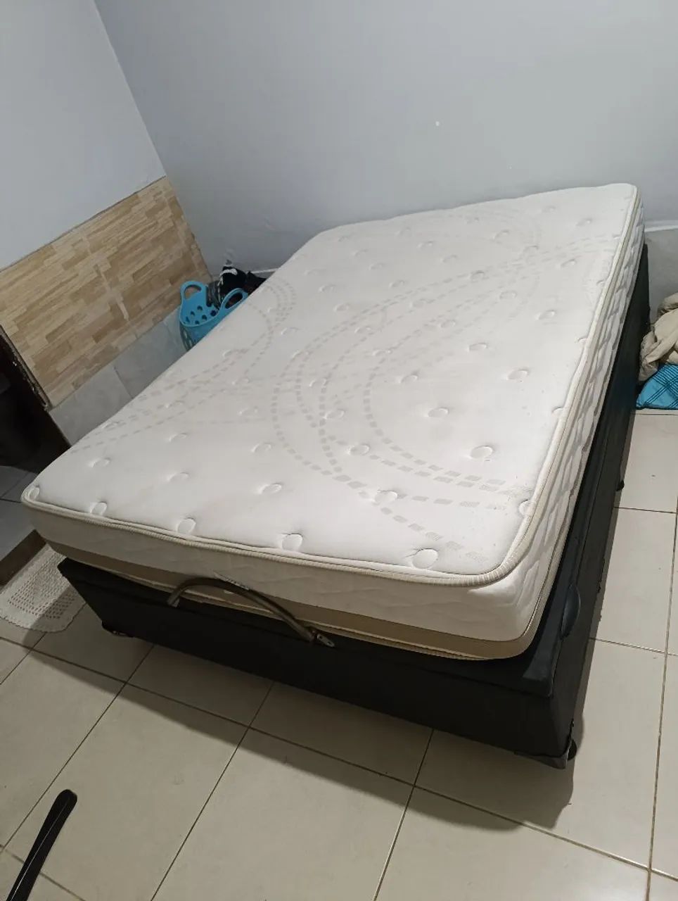 Cama box com baú 