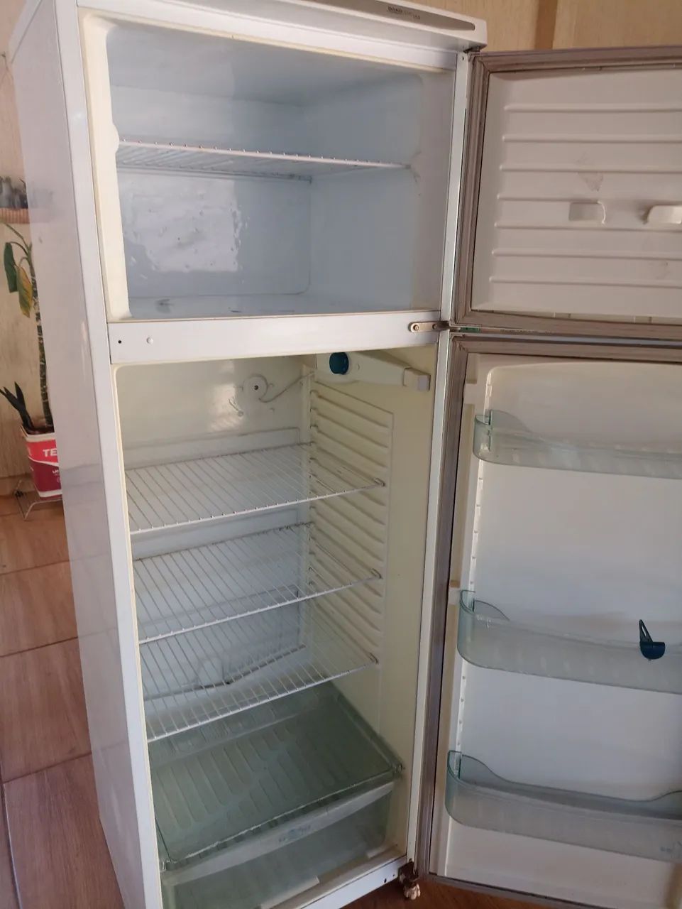 Vendo geladeira 110 volts - Foto 2