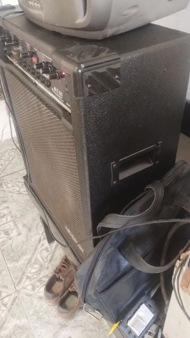 Caixa amplificada 2000 w