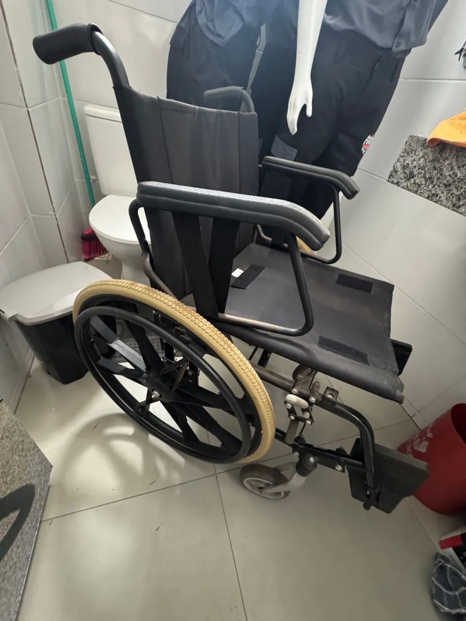 Vendo Cadeira de rodas 