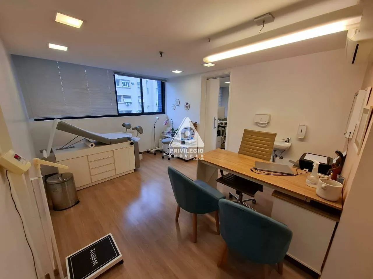 SALA COMERCIAL DE ALTO PADRÃO EM IPANEMA À VENDA