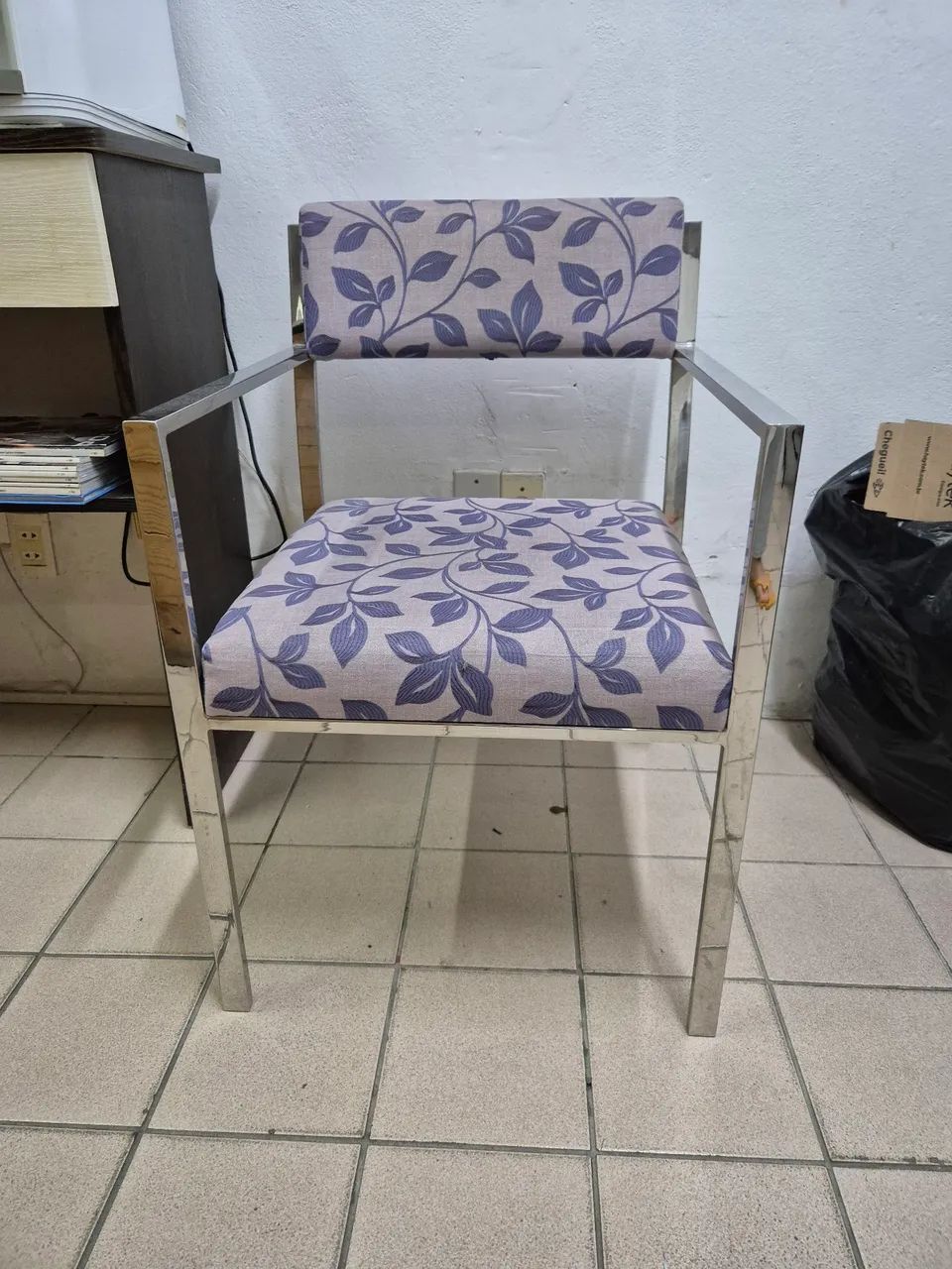 Par de Poltronas com estrutura de inox - Foto 2