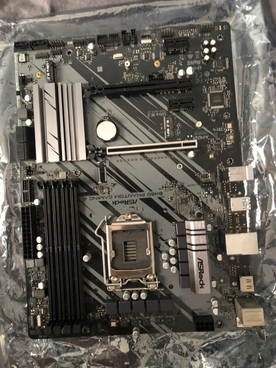 Placa mãe B460 phatom gaming ASrock - Foto 2