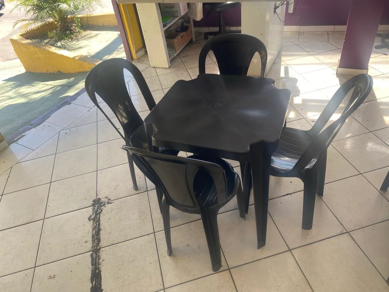 Jogo de mesa e cadeira de plastico - Foto 2