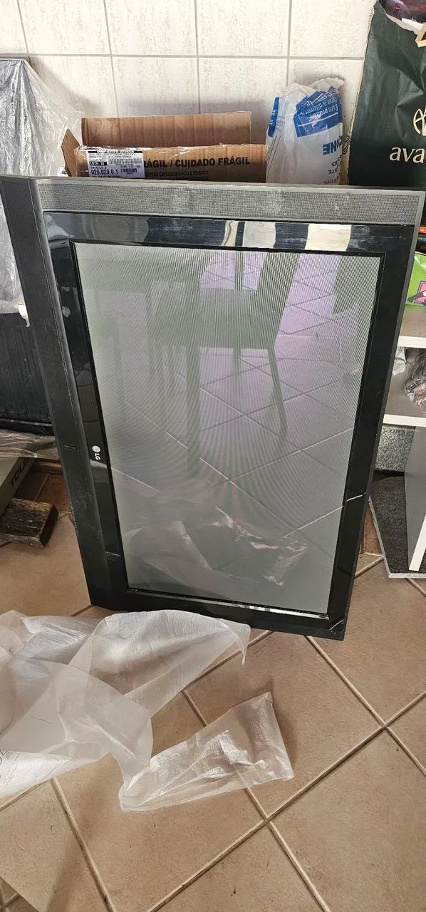 2 TVs LG 42" com defeito