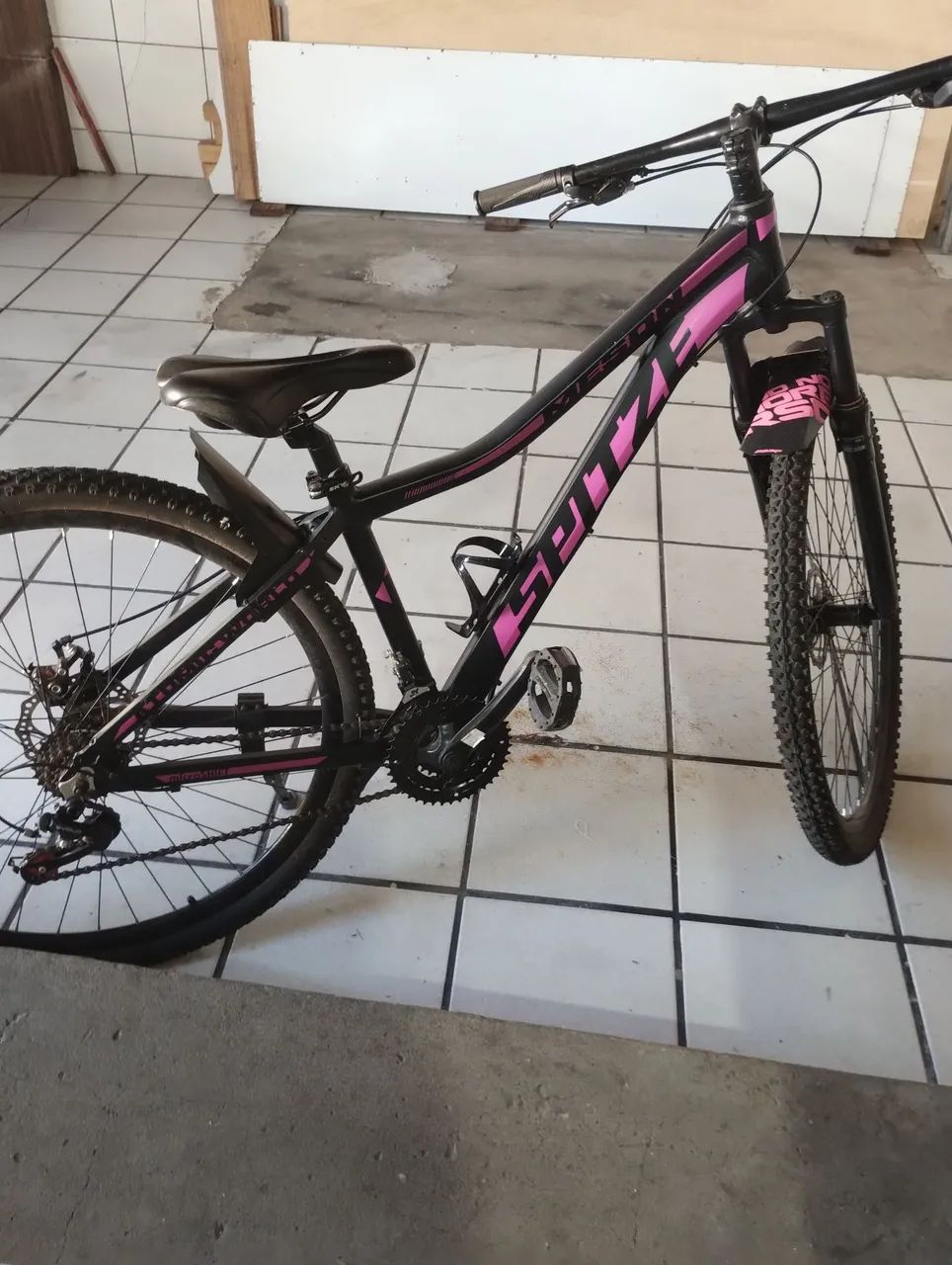 Vendo uma bicicleta 