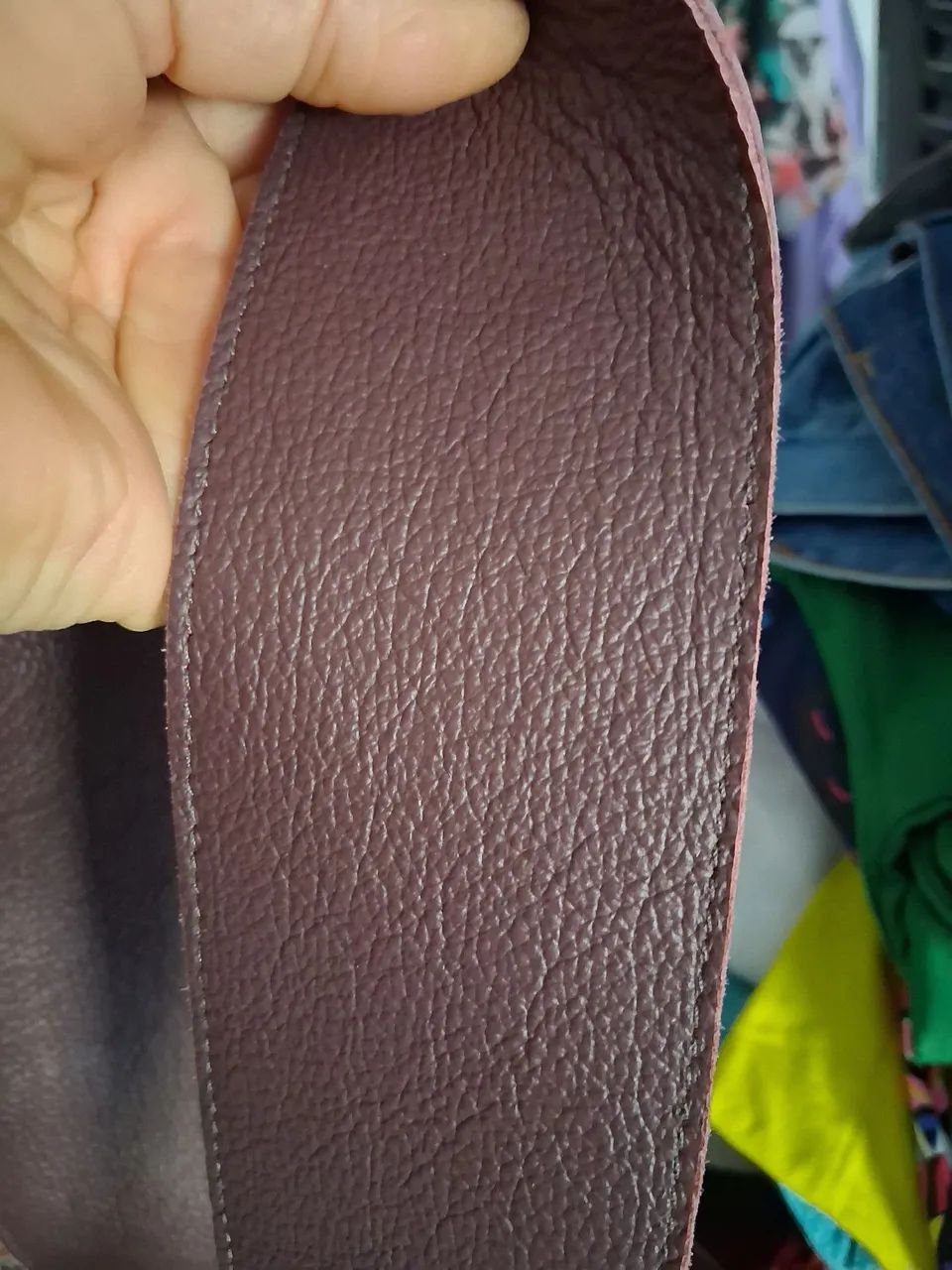 Bolsa croché ombro artesanal de camurça e alça de couro - Foto 5