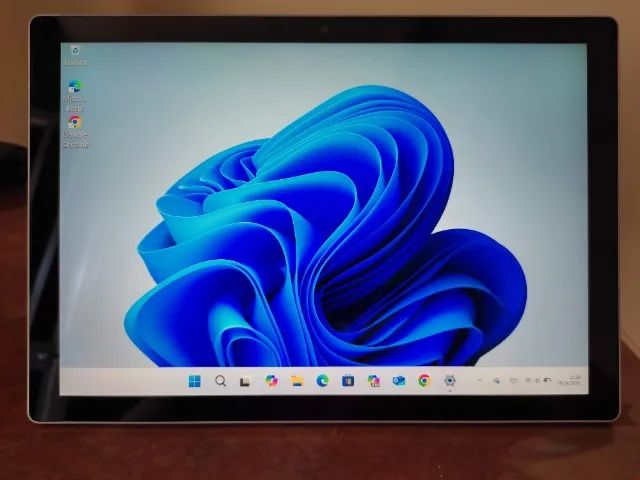 Microsoft Surface Pro 7 - 2 em 1 Tablet e Notebook 12,3 4gb Ram 120gb Ssd