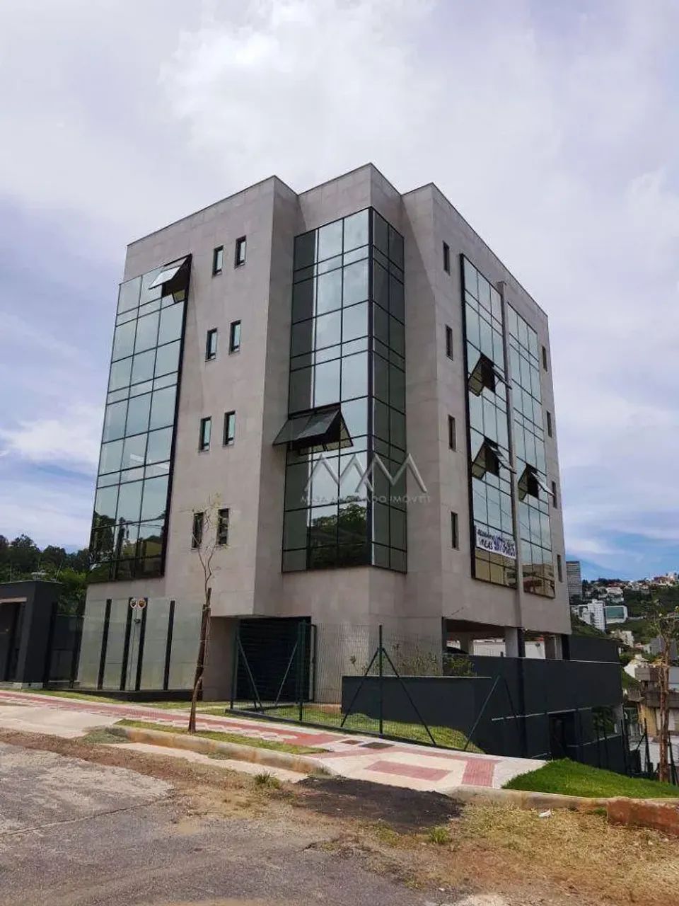 Sala á Venda no Santa Lúcia