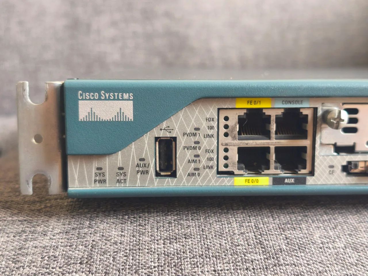 Roteador Cisco 2801 Series (Modelo 2801)  - Foto 2