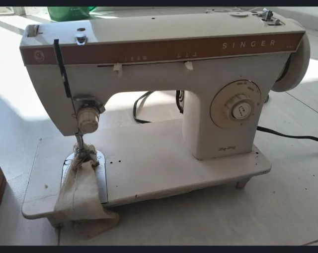 Máquina de costura Singer  - Foto 2