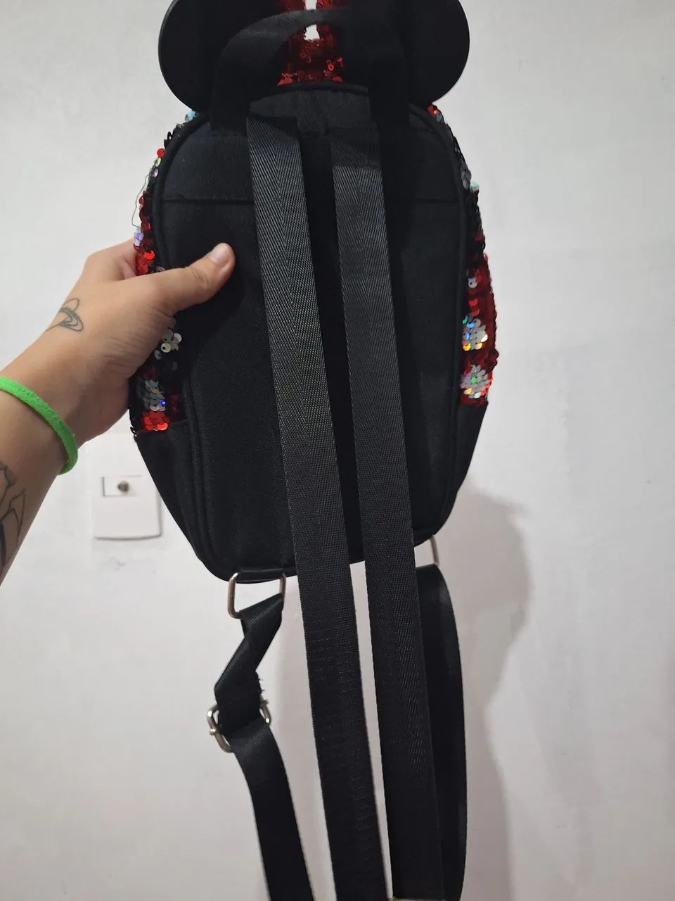 Mochila Minnie importada Disney com lantejoulas reversíveis  - Foto 4