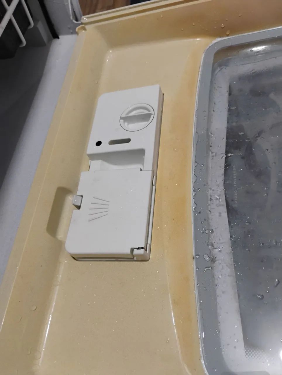 Lava-louças Brastemp 8 Serviços com defeito - Foto 4
