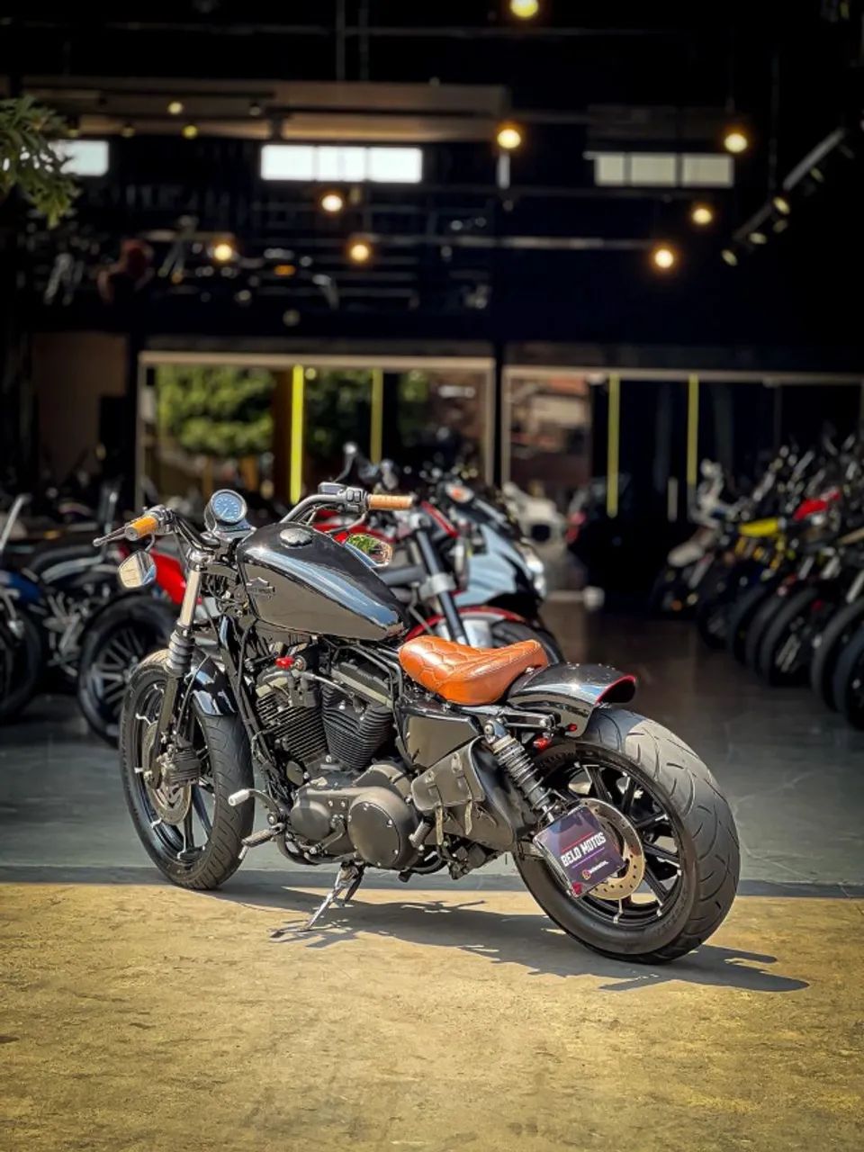 HARLEY DAVIDSON 883 BOBBER - Foto 2