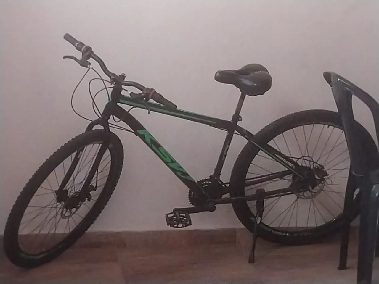 Vendo uma bicicleta 