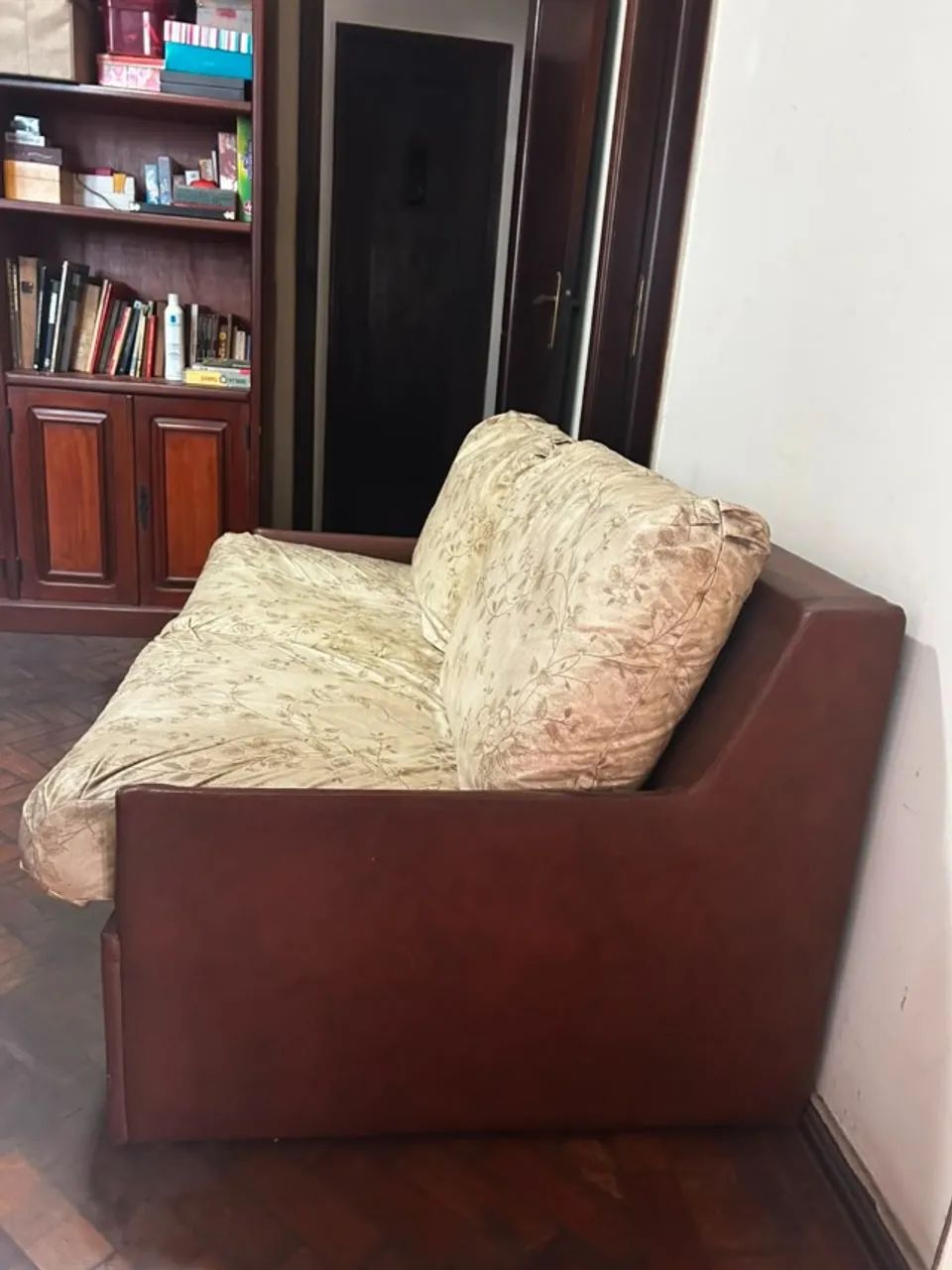 Sofá-Cama Vintage em Couro 1,49m - Mecanismo Perfeito NO PRECINHO - Foto 4