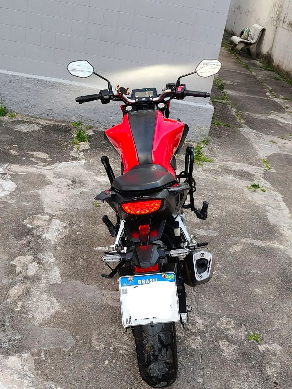 CB 300 Super conservada 