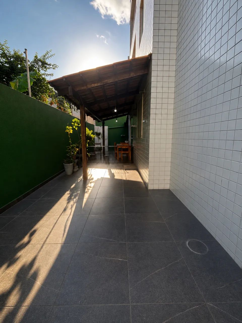 APARTAMENTO TÉRREO EM INTERMARES A 100m DA PRAIA