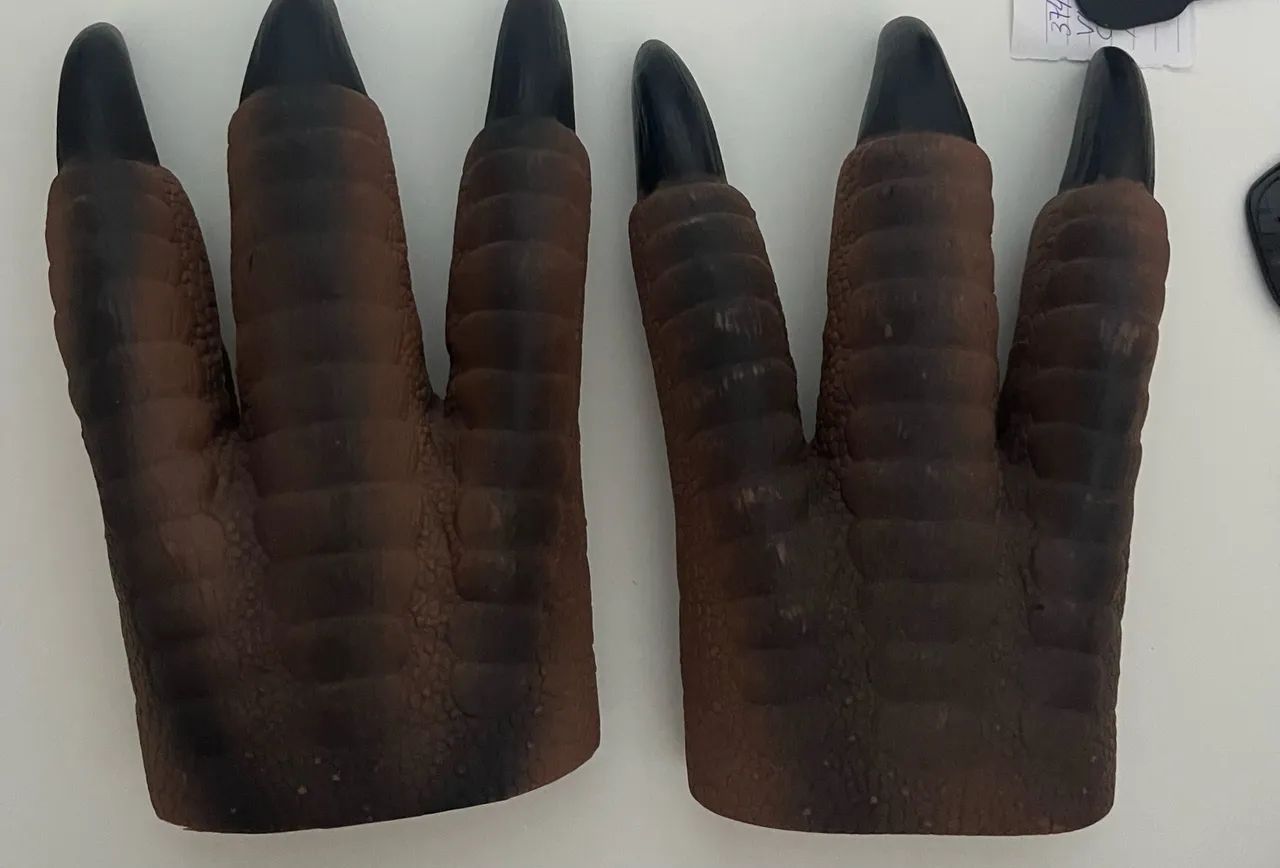 Brinquedo Luvas de dinossauro - Foto 4