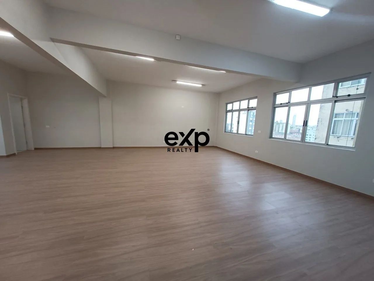 Duas Salas Comerciais Unificadas com 84,70 m² no Centro de Curitiba - Foto 4