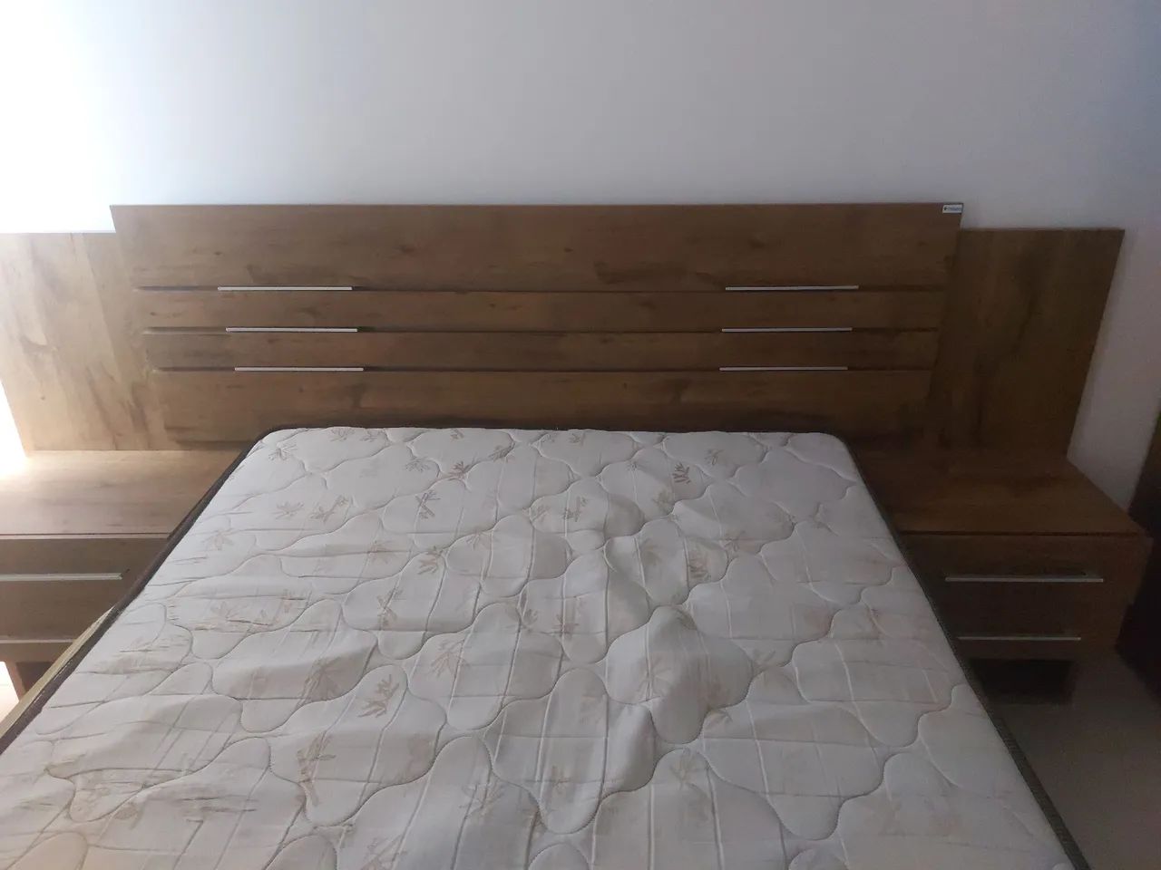 CAMA BOX CASAL COM COLCHÃO  E  CABEÇEIRA  E CRIADOS 
