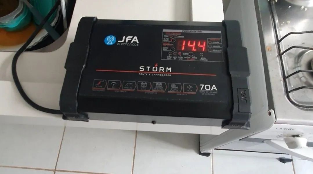 Fonte carregador de bateria JFA 70AH. FUNCIONANDO PERFEITAMENTE!! - Foto 2