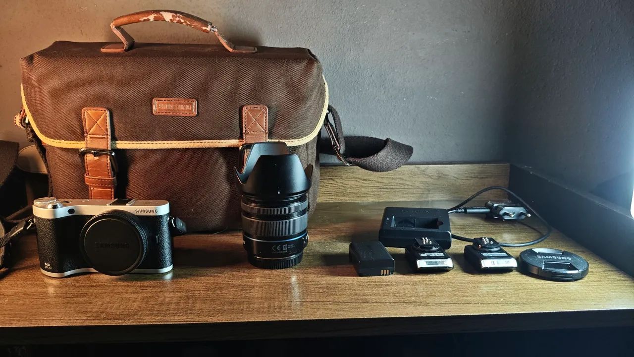 Vendo câmera profissional sem espelho kit completo - Foto 2