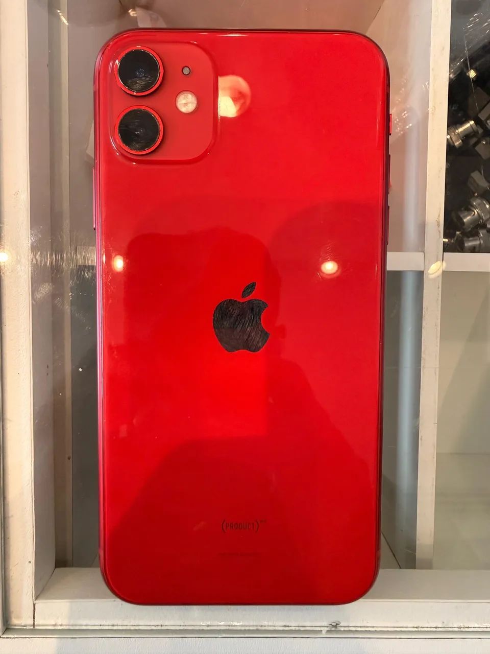 IPHONE 11 (PRODUCT RED) - Foto 2