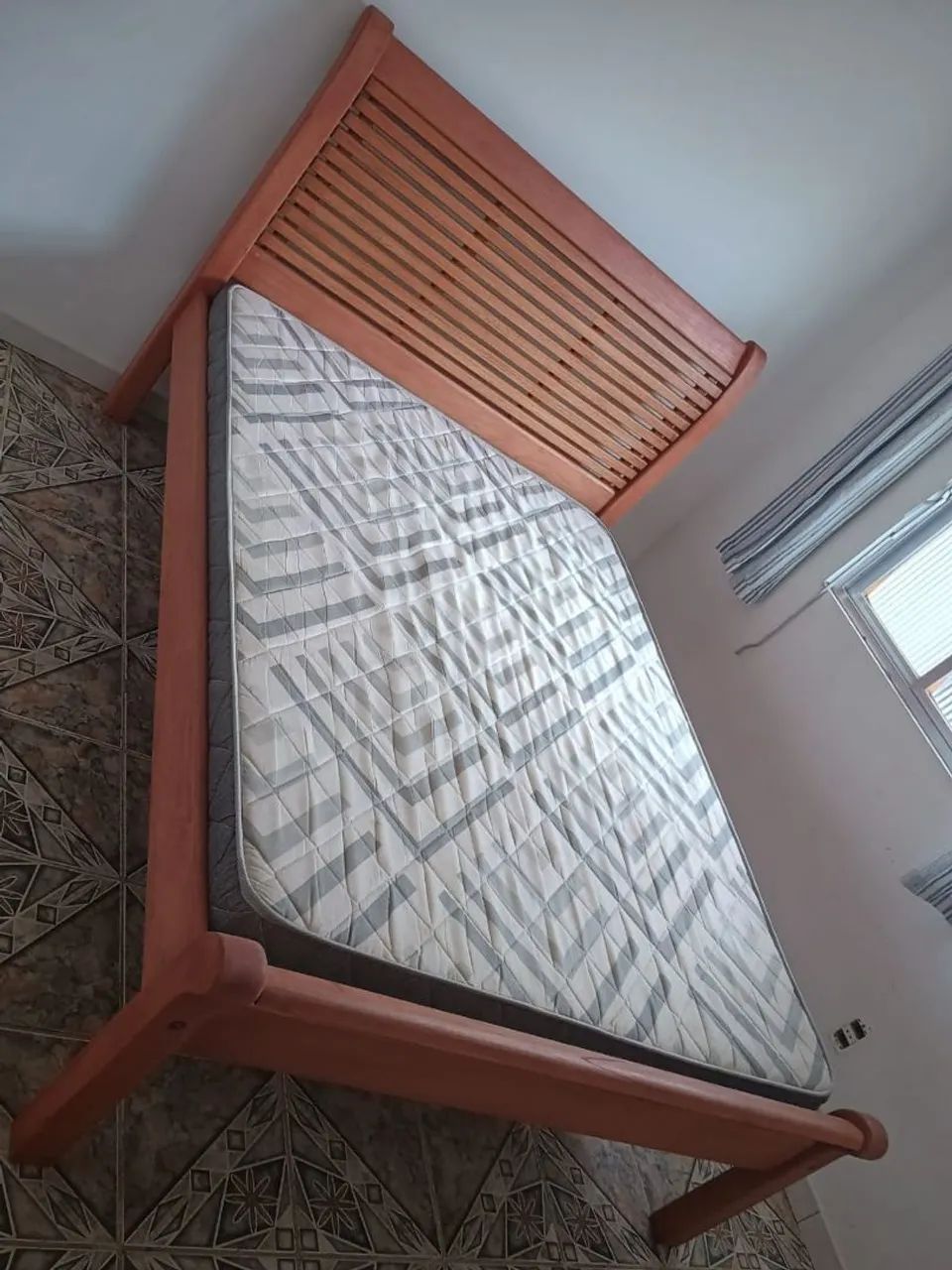 Cama madeira novíssima  - Foto 4