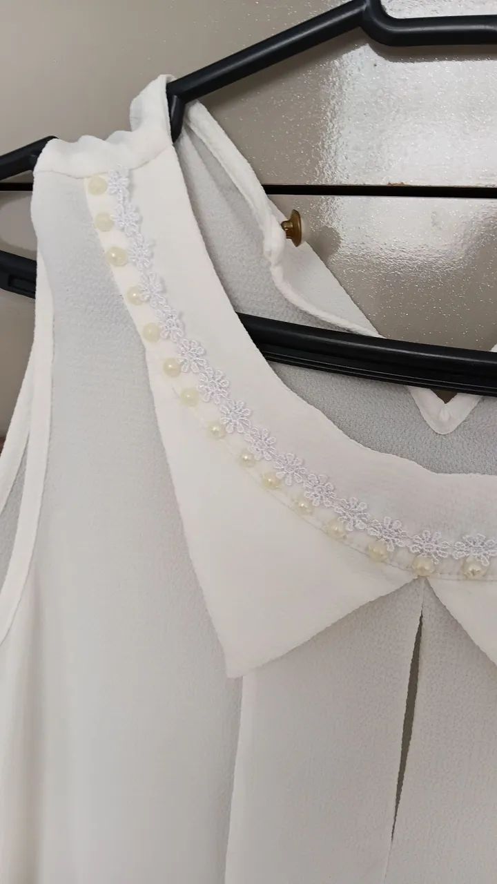 Blusa Branca com Detalhes em Pérolas - Foto 4