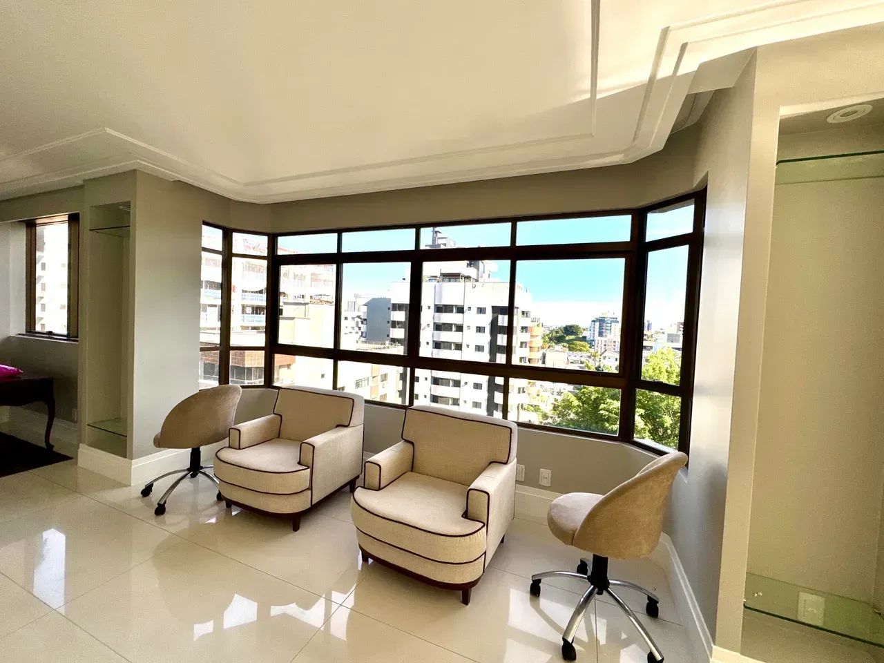 Apartamento de Alto Padrão com 3 Dormitórios e Suíte Master - Centro - Criciúma/SC - Foto 4