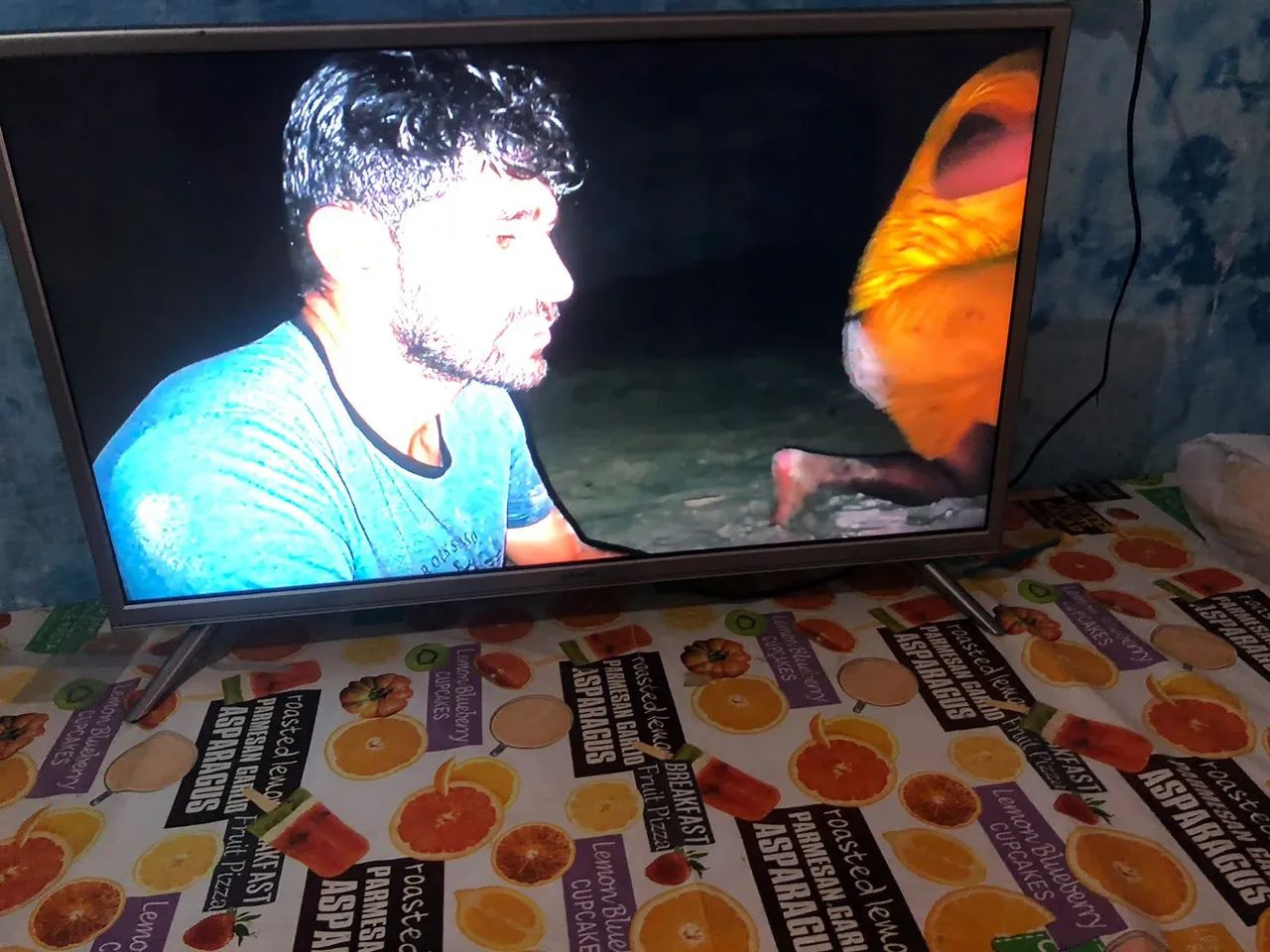Vendo uma tv ? 32 polegadas smart semp - Foto 3
