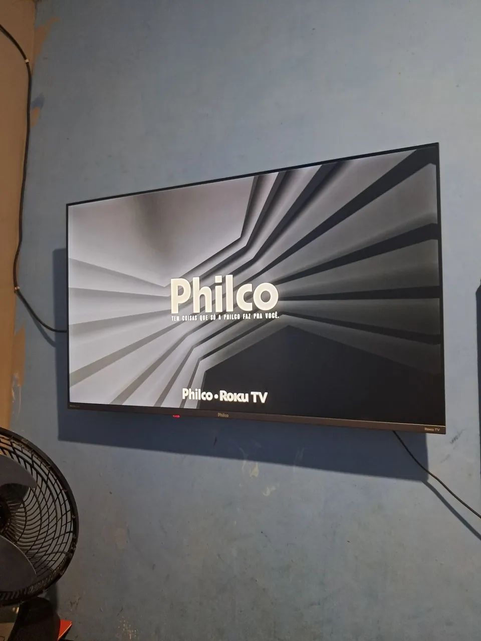 Tv Philco Roku 43 polegadas,sem nenhum problema,com controle e pezinho. 