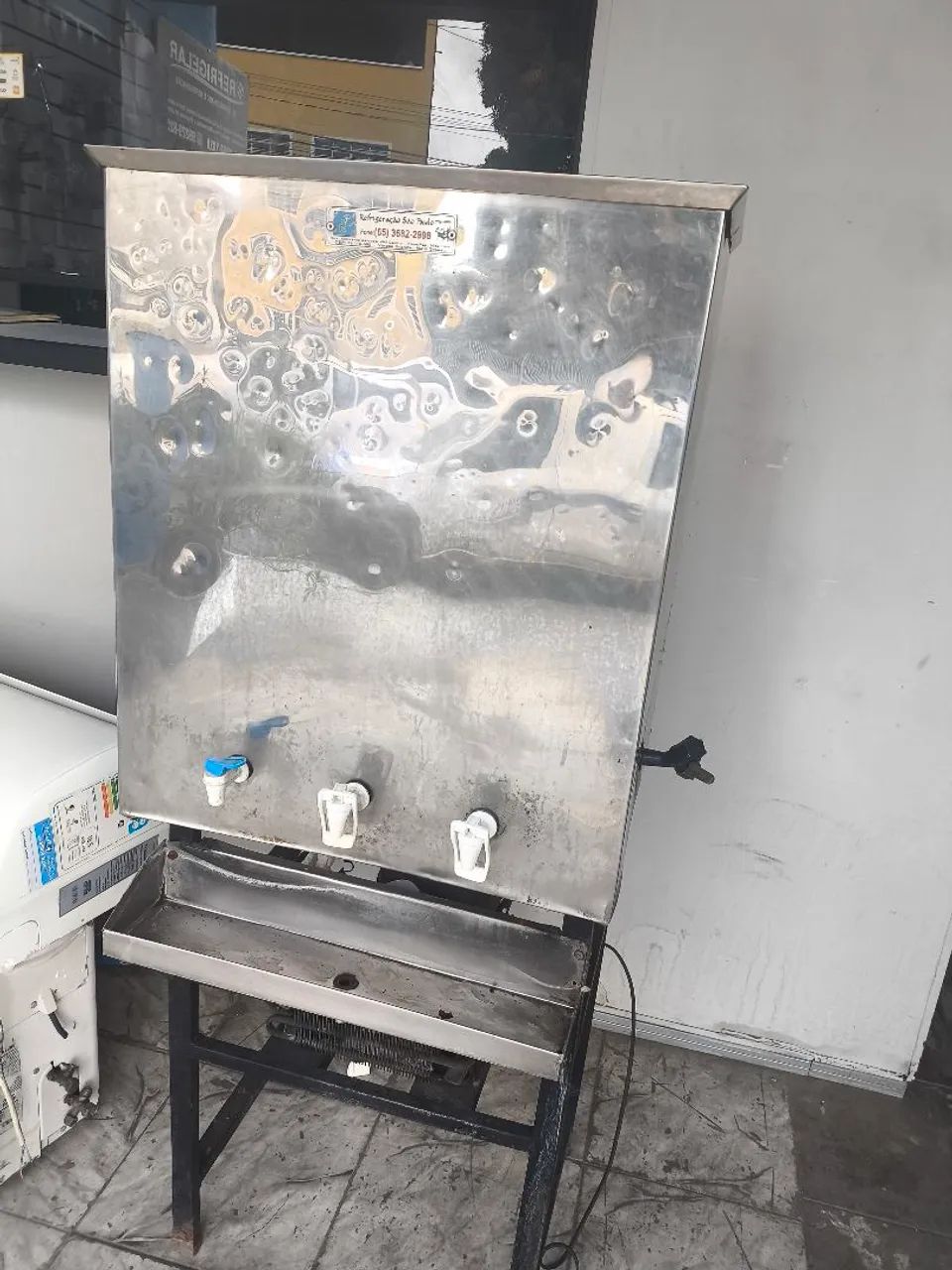 Vendo bebedouro industrial de 100 litros 