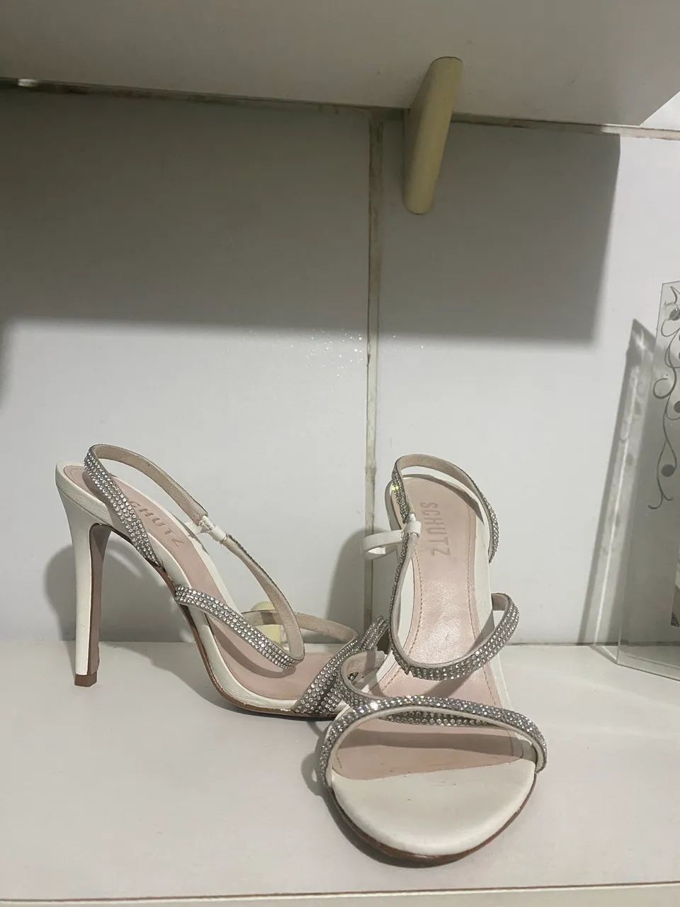 Salto alto Schütz branco com tiras 36 - Foto 2