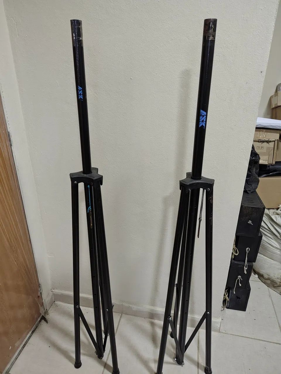 Kit 02 Tripés Ask para cxa som