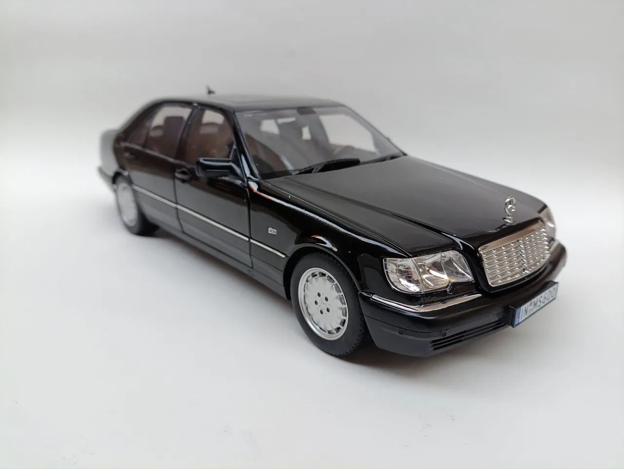 Miniatura Mercedes S600 1990 1:18