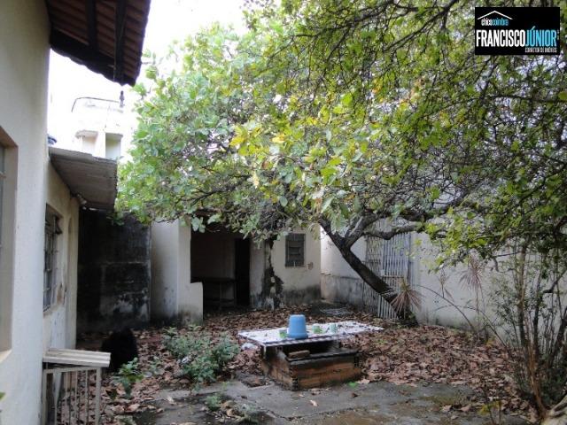 Casa no Setor Coimbra, 4 quartos, nascente e com ótima localização comercial e residencial - Foto 14