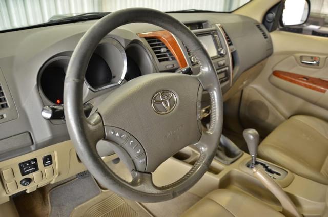 TOYOTA HILUX SW4 3.0 SRV 4X4 7 LUGARES 16V TURBO INTERCOOLER DIESEL 4P AUT 2010 - Foto 13