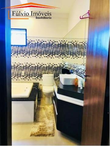 Magnífico sobrado, alto padrão, 4 quartos, completa armários, porcelanato e espaço gourmet - Foto 8