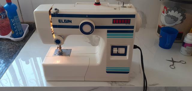 Vendo essa maquina de costura Elgin - Foto 2