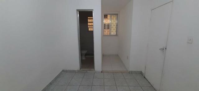 Casa de Vila 1 Qto -Tranversal a Av Dom Hélder Câmara - Foto 2