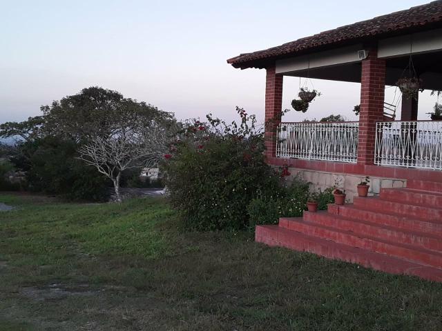 Chácara em Gravatá com 9 hectares, casa sede, 6 suítes, piscina com apoio, vista da BR-232 - Foto 8