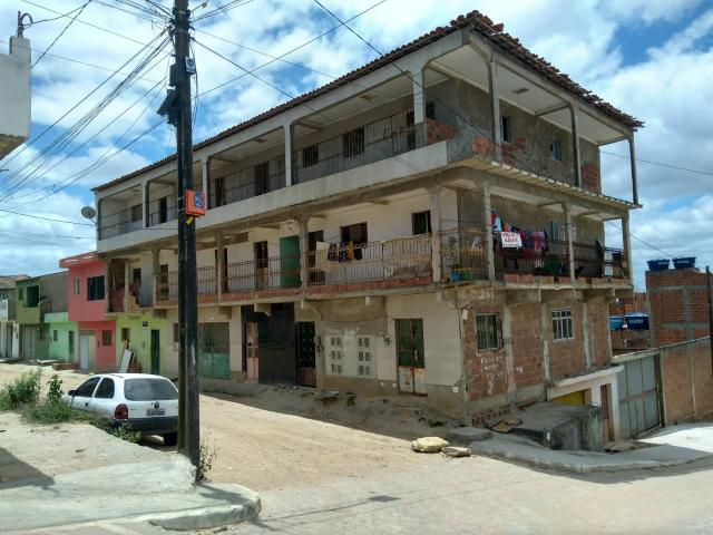 Prédio com 10 apartamento e 1 casa