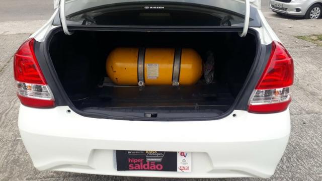 Toyota Etios sedan 2018 automático com kit gás - Foto 7