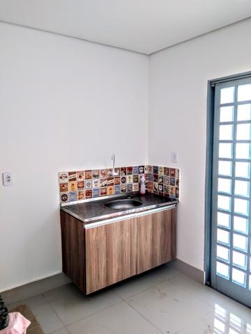 Kitnet locação ,toda no piso porcelanato, 700 reais - Foto 2