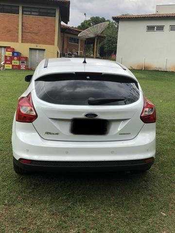 Vendo Focus Hatch SE Plus com farol de xenon e LED - Foto 8